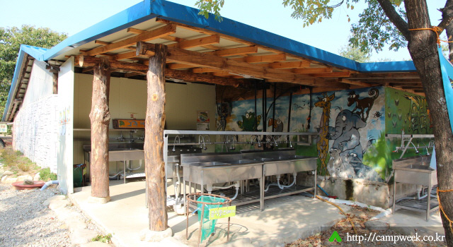 양양 솔밭 가족캠프촌(카라반)